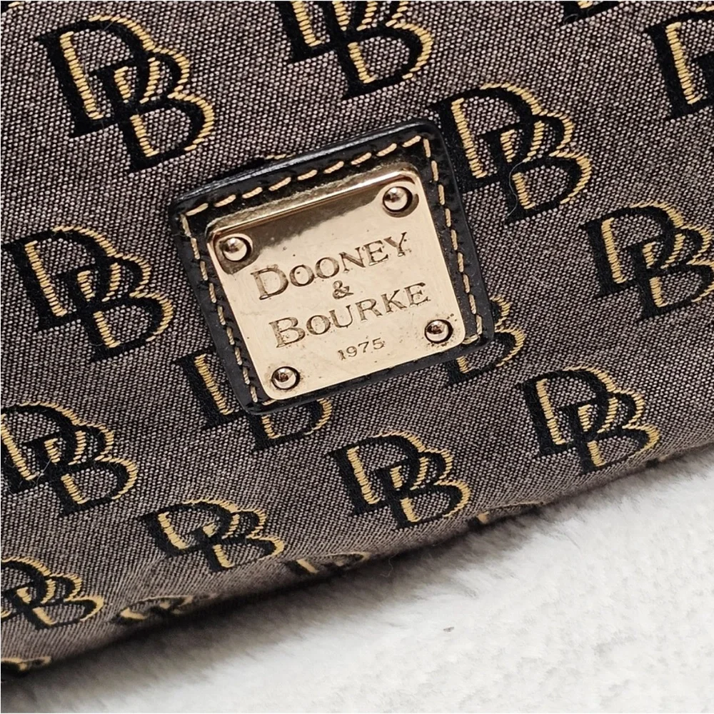 Dooney & Bourke Nikki Shadow Signature Logo Canvas Shoulder bag